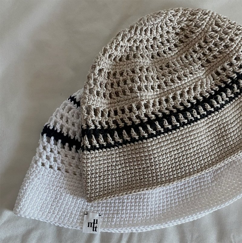 Summer cool hat Summer basic striped bucket hat beige - 帽子 - 棉．麻 金色