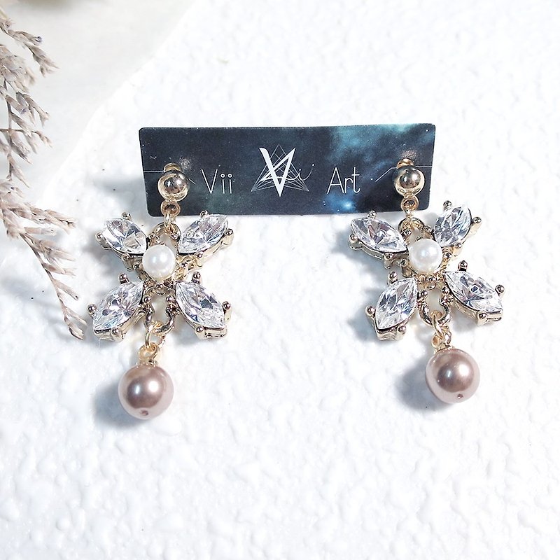 VIIART。Vintage 18K Gilding Earring with Swarovski Pearl - Earrings & Clip-ons - Other Metals White