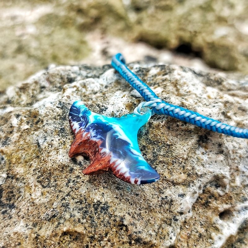 Green Island Handmade/Log Stingray Necklace Pendant Bracelet Customization/Ocean Wave/Resin/ Wax Rope Gift - Necklaces - Resin Multicolor