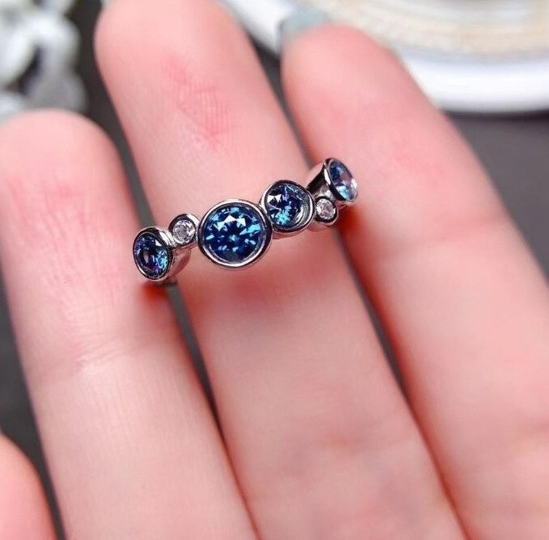 Blue Moissanite Ring, Blue Moissanite Half Eternity Band, Moissanite Silver Band - 戒指 - 純銀 