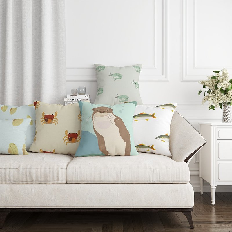 品牌設計抱枕套  HC6005 歐亞水獺與牠的食物 三個 - 枕頭/抱枕 - 聚酯纖維 