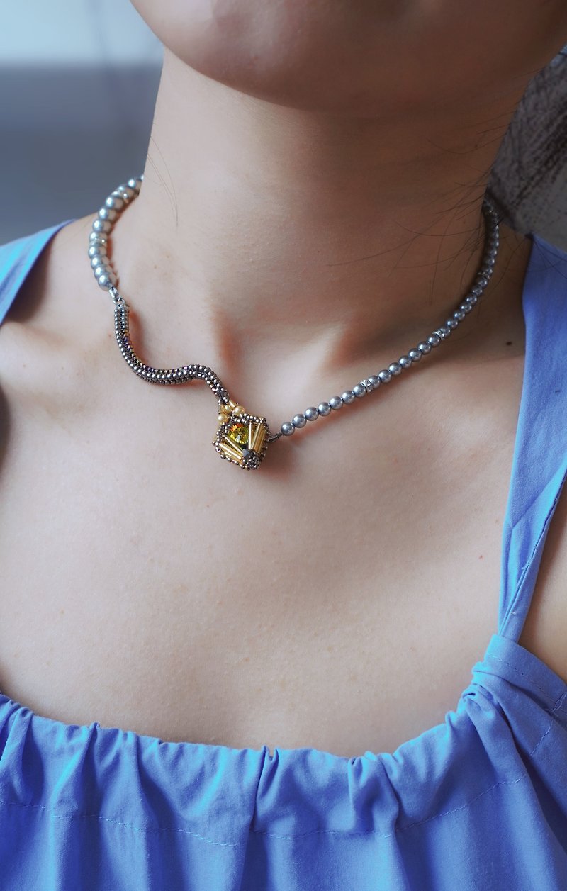 Medusa Snake Head Hand Stitched Beaded Vintage Necklace Mysterious Sexy Simplicity - สร้อยคอ - แก้ว สีเงิน