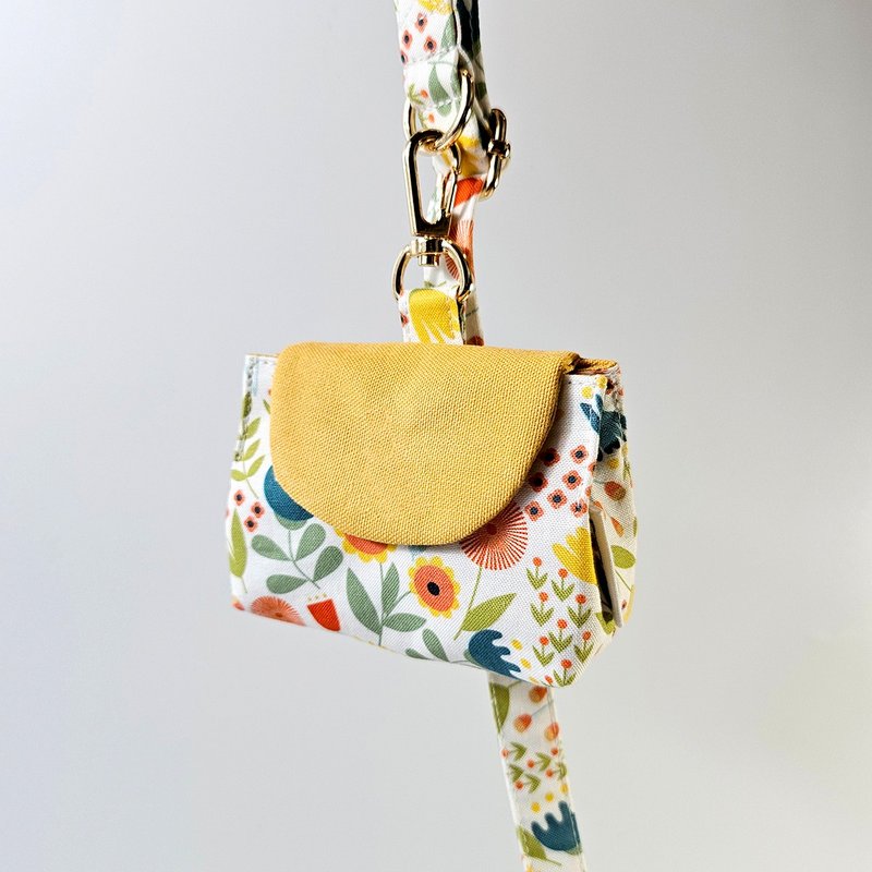 Yellow Sweetiny | Patterned Fabric Dog Poop Bag Holder Pouch - กระเป๋าสัตว์เลี้ยง - ผ้าฝ้าย/ผ้าลินิน ขาว