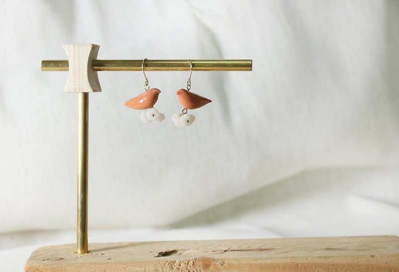 簡單的優雅 – 粉橘鳥款(預購) - 耳環/耳夾 - 其他材質 多色