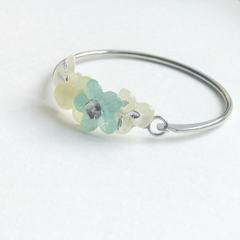 Real flower jewellery Hydrangea (Lake Blue + Yellow + Grey) bracelet  - สร้อยข้อมือ - พืช/ดอกไม้ สีเขียว