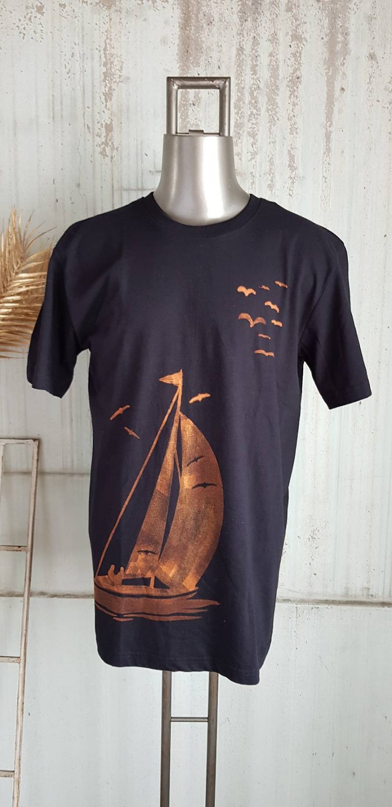 Bleach painted sailing boat  black cotton t-shirt  crew neck - 男 T 恤 - 棉．麻 黑色