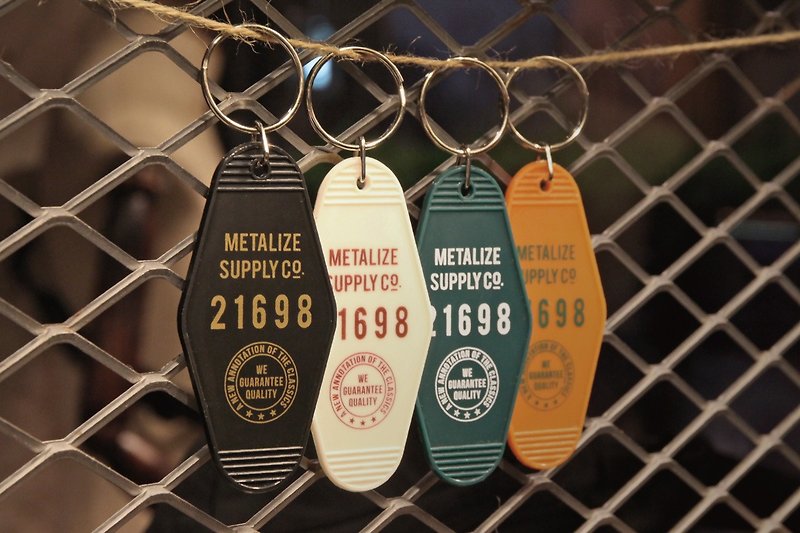 【METALIZE】Retro hotel key ring (four colors) - Keychains - Plastic 