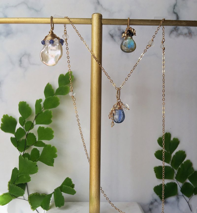 Handmade jewelry natural stone necklace - สร้อยคอ - เครื่องเพชรพลอย สีน้ำเงิน
