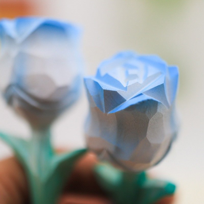 Hand-carved wooden roses, hand-painted, For desktop, car ornaments, couple gift - ของวางตกแต่ง - ไม้ 