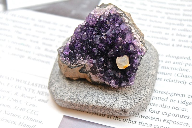 Shizai SHIZAI ▲ amethyst ore (including the base) ▲ - Items for Display - Gemstone Purple