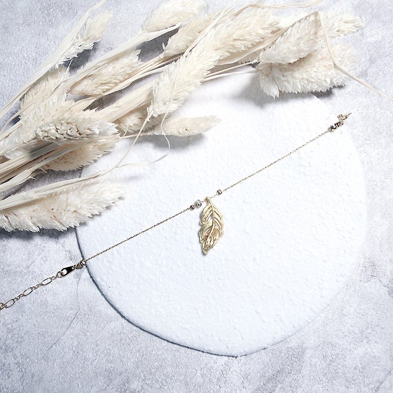 ♦ ViiArt ♦ ♦ careful stroking feather pendant 18K thick gold-plated brass bracelet Japanese Zircon Bracelet Limited Goods - สร้อยข้อมือ - โลหะ สีทอง