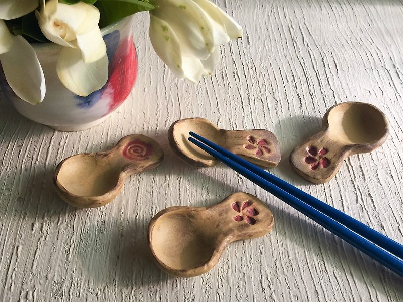 Ceramic imitation wood spoon-shaped sauce plate chopstick holder _ceramic chopstick holder
