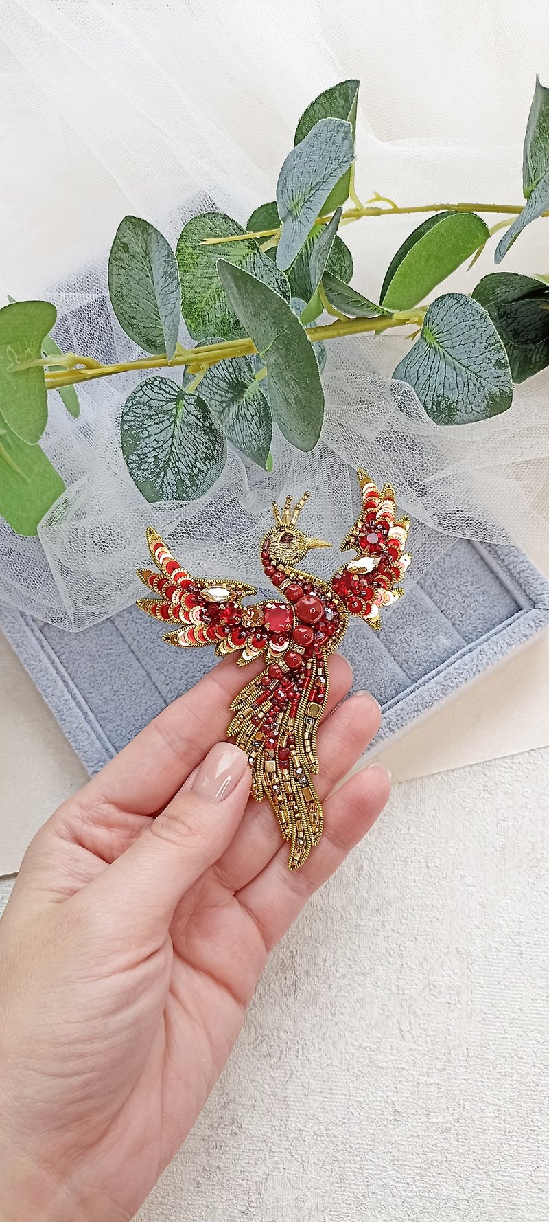 Handmade beaded Phoenix brooch, red miracle bird, eye-catching phoenix decoratio - 胸針/心口針 - 不鏽鋼 金色