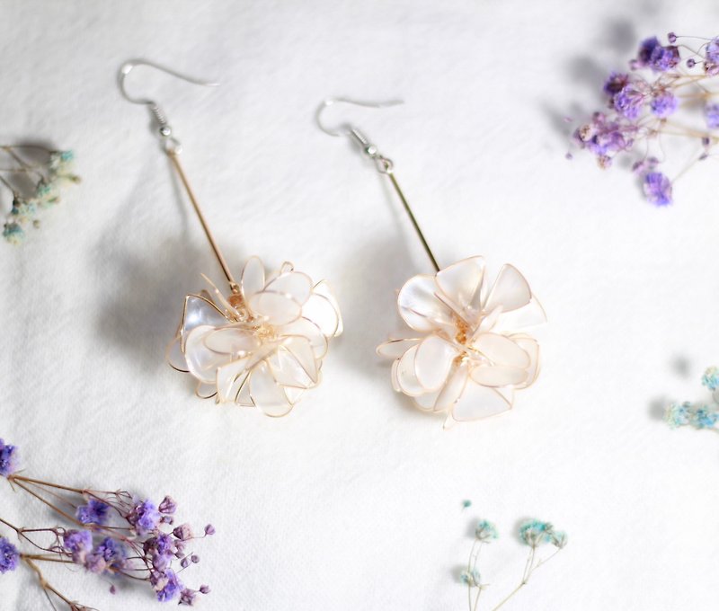 Happiness Flower Ball-White - Earrings & Clip-ons - Other Materials White