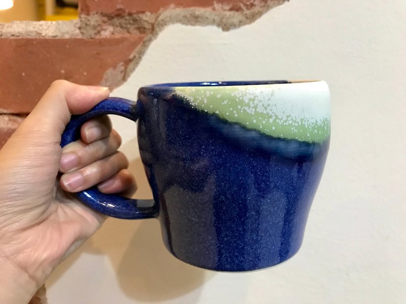 寧靜  手拉坯馬克杯 360c.c - 咖啡杯/馬克杯 - 瓷 藍色