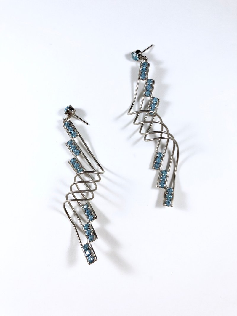 Vintage 60s Aqua Spiral Dangle Earrings - ต่างหู - โลหะ สีเงิน