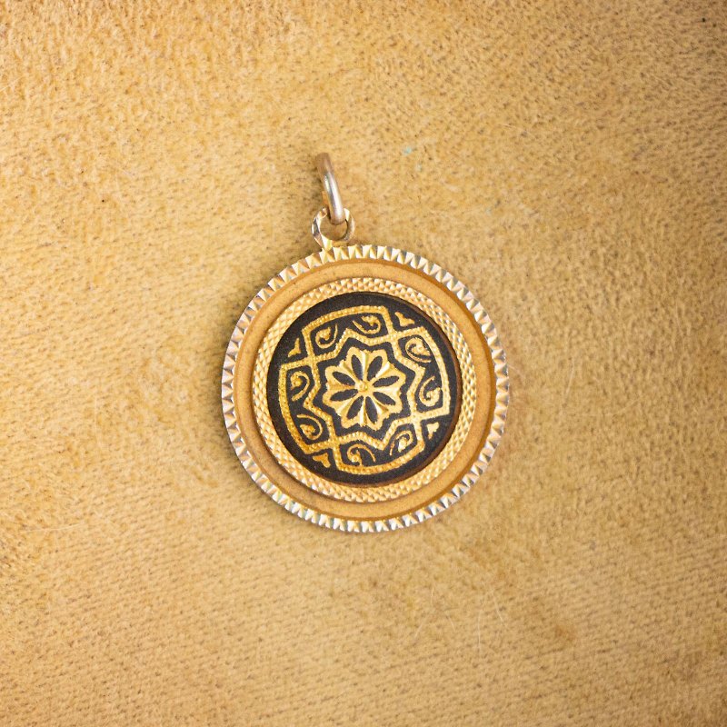Spanish antique Damascus 24K metal inlay process Arabian totem carved lace pendant - พวงกุญแจ - ทอง 24 เค สีทอง