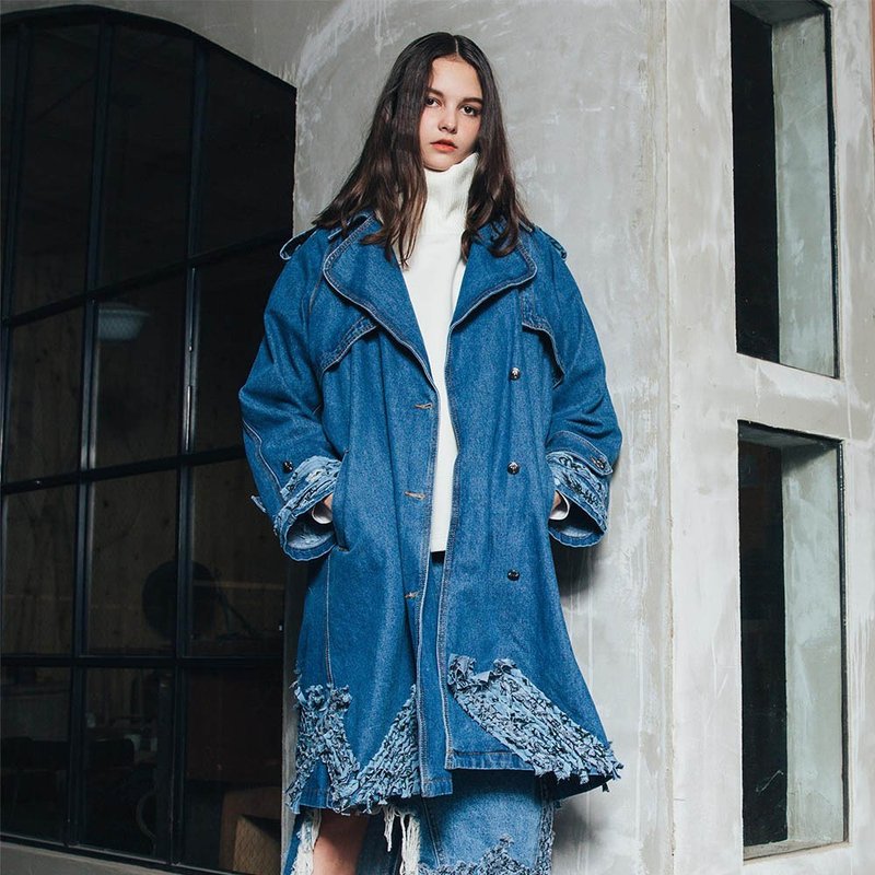 天馬行空系列破損剪裁單寧大衣(深藍)│Who Cares 台灣服飾品牌 - 女大衣/外套 - 其他材質 藍色