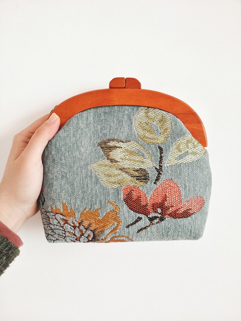 Don't take photos when you are sold out [Flower painting with wooden frame] Original hand-made wooden mouth gold package oil painting sense - Messenger Bags & Sling Bags - Wood Multicolor