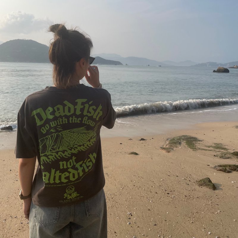 香港設計 島人源unisex短袖Tee 此魚非彼魚 - 帽T/大學T - 棉．麻 黑色