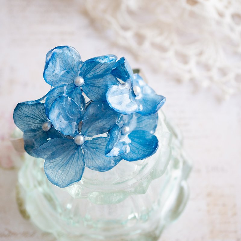 Real hydrangea bangle - สร้อยข้อมือ - เรซิน สีน้ำเงิน