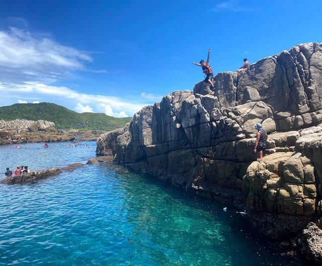 The Stunning Longdong Bay in Taiwan 