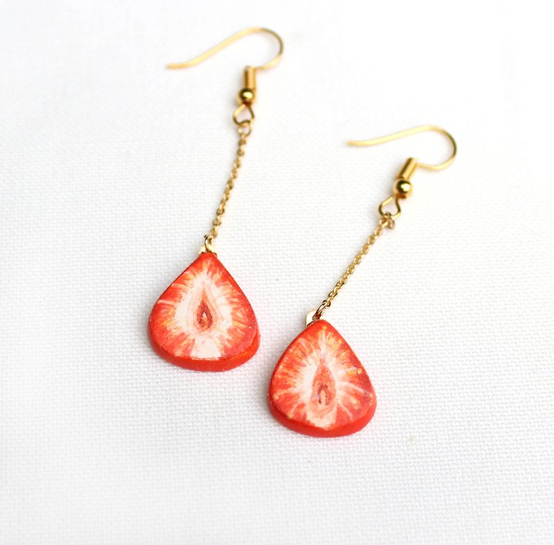 Handmade strawberry earrings - ต่างหู - ดินเหนียว สีแดง