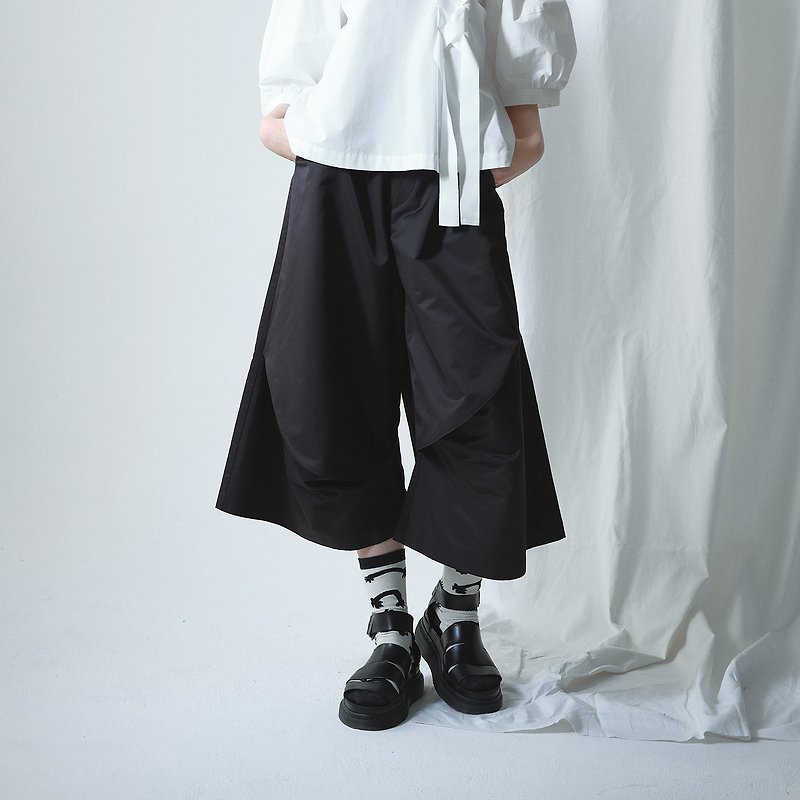 Irregularly placed cropped wide pants - กางเกงขายาว - ผ้าฝ้าย/ผ้าลินิน สีดำ