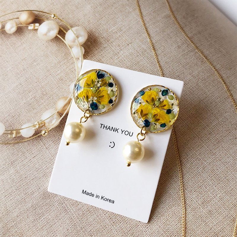 【茜作 / Xi Zuo 】 Handmade customized dry flower earrings, earrings, and ear clips - Earrings & Clip-ons - Plants & Flowers Orange