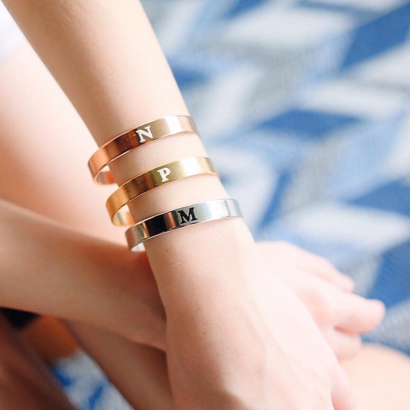 initial cuff bangle - 手鍊/手環 - 其他金屬 橘色