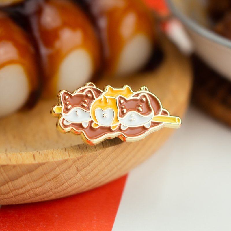 Dango Doggos Enamel Pin — Japanese street food | 醬油團子小狗 | 日本料理 | みたらし団子 - 胸針 - 其他金屬 咖啡色