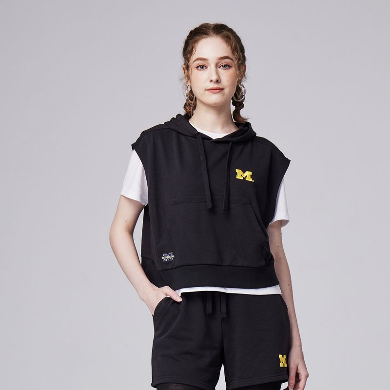 NCAA-密西根大學Michigan精緻繡花Logo連帽短背心-黑 - 背心/無袖上衣 - 棉．麻 