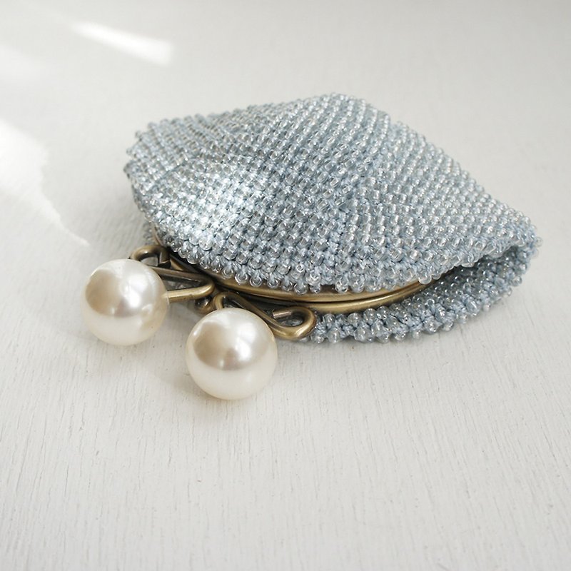 Ba-ba handmade Beads crochet coinpurse with big pearl knob No.1152 - กระเป๋าเครื่องสำอาง - วัสดุอื่นๆ สีน้ำเงิน
