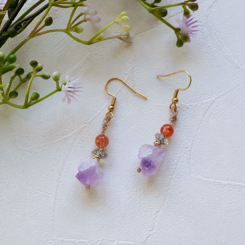 アメジストクラスター／ハーキマーダイヤモンド／サンストーン編み込みピアス - ピアス・イヤリング - ポリエステル 