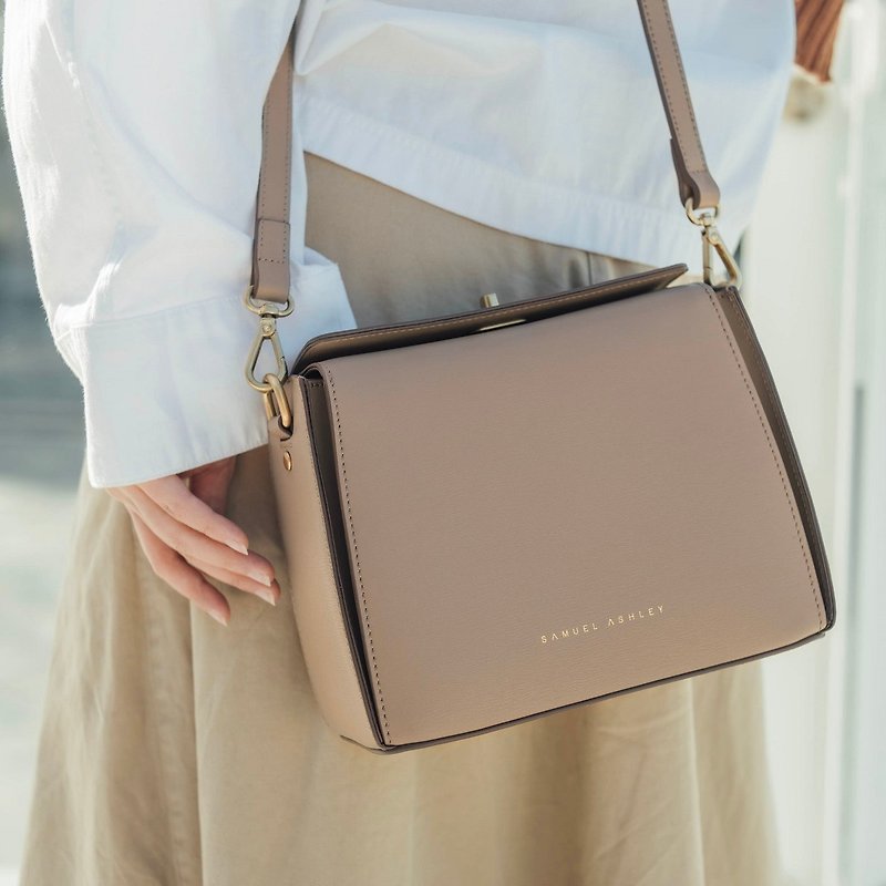 【Gift for Her】Pandora Leather Satchel - Taupe | Curated Gift Ideas - กระเป๋าแมสเซนเจอร์ - หนังแท้ สีกากี