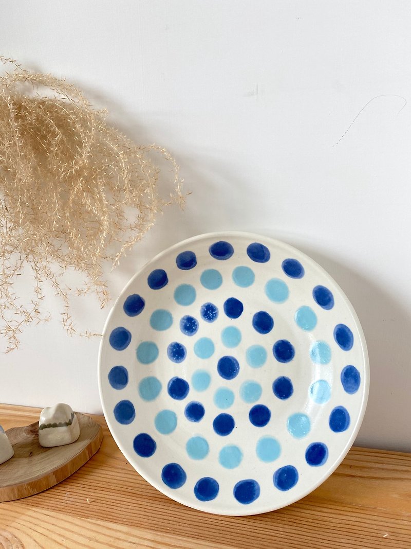 Blue Dot Flower-Pottery Plate - จานและถาด - ดินเผา สีน้ำเงิน