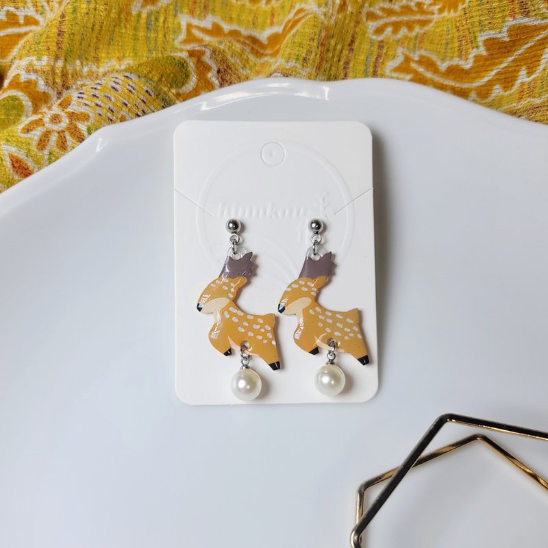 Small forest sika deer hand-painted shrink earrings - ต่างหู - สแตนเลส หลากหลายสี