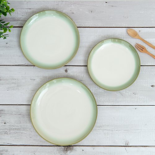 intuchaihouse ceramic plate GREEN RIM / 3 sizes in total