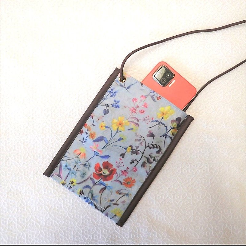 LIBERTY　smartphone pouch　Linen Garden - กระเป๋าแมสเซนเจอร์ - ผ้าฝ้าย/ผ้าลินิน สีน้ำเงิน