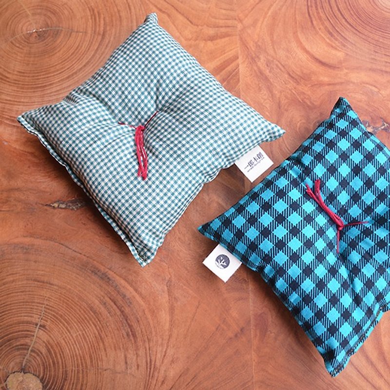 Ichiro Muchuang / non-scaling hand pillow - Pillows & Cushions - Wood 