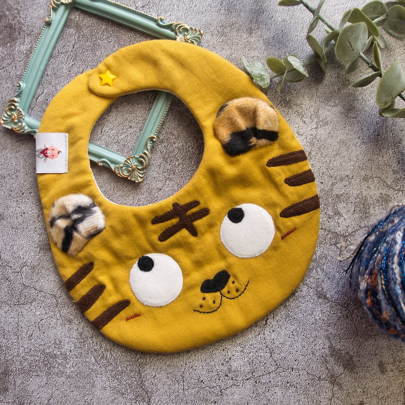 Handmade eight-layer yarn zodiac tiger bib can be customized name embroidery gift packaging - ผ้ากันเปื้อน - ผ้าฝ้าย/ผ้าลินิน สีเหลือง