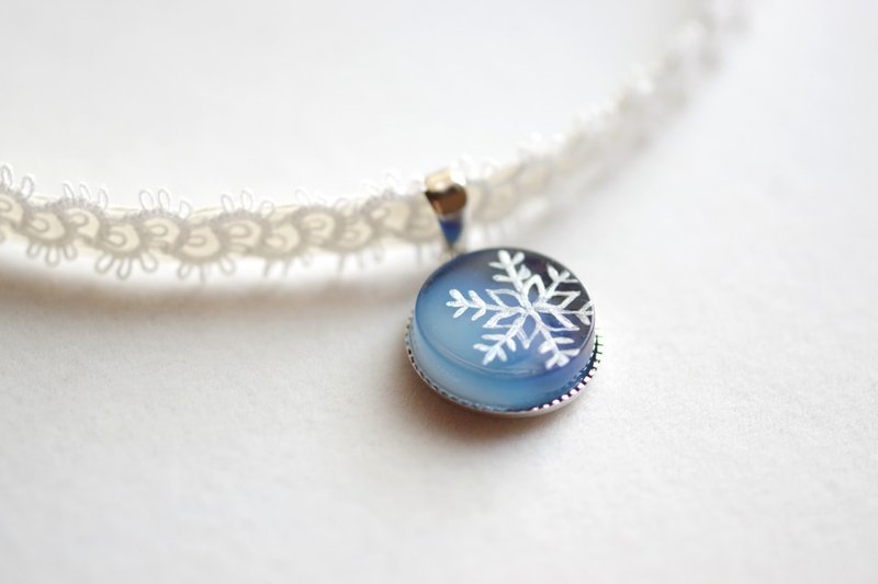 จี้เรซิ่นทรงสี่เหลี่ยม งานศิลป์ ลายใต้ความมืดมิดยามค่ำคืน - สร้อยคอ - เรซิน สีน้ำเงิน