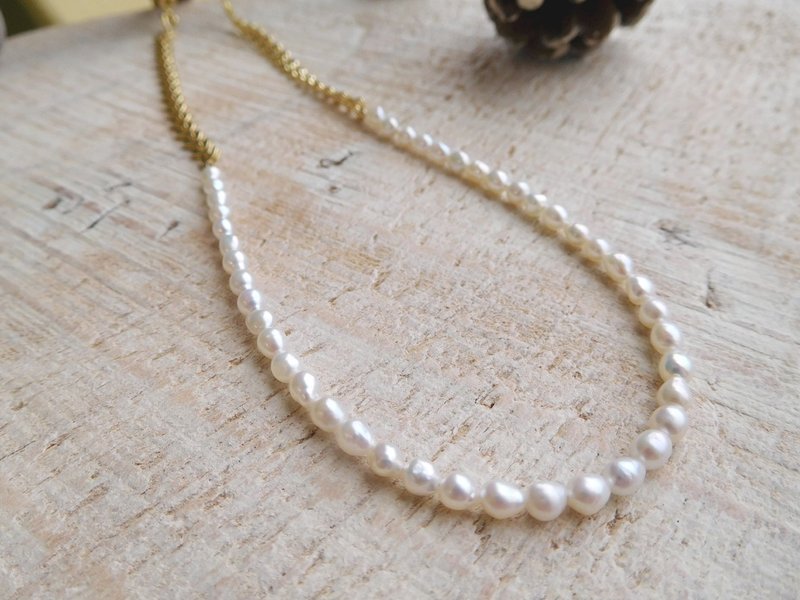 Cute water drop pearl stitching retro love short chain - สร้อยคอทรง Collar - วัสดุอื่นๆ สีทอง