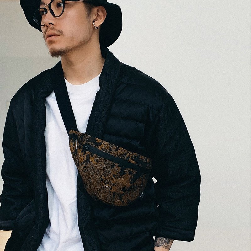 ผ้าฝ้าย/ผ้าลินิน กระเป๋าแมสเซนเจอร์ - Chest bag waist bag riding bag Japanese retro style dark gothic style