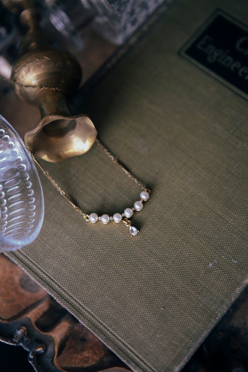 COR-DATE / Pearl arc swaying necklace - สร้อยคอ - วัสดุอื่นๆ 