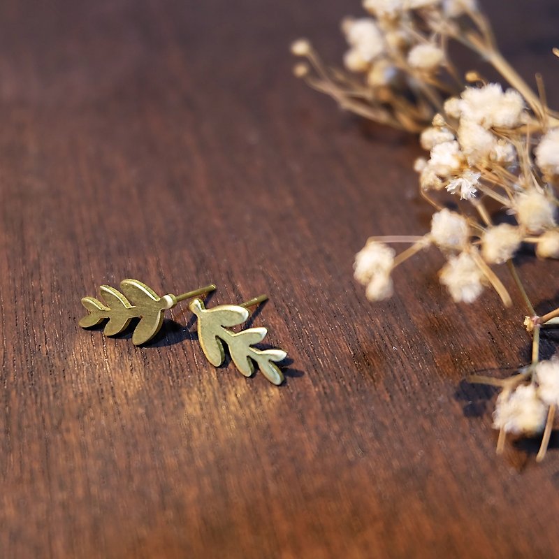 Tiny fern leaf brass earrings - Earrings & Clip-ons - Copper & Brass Gold