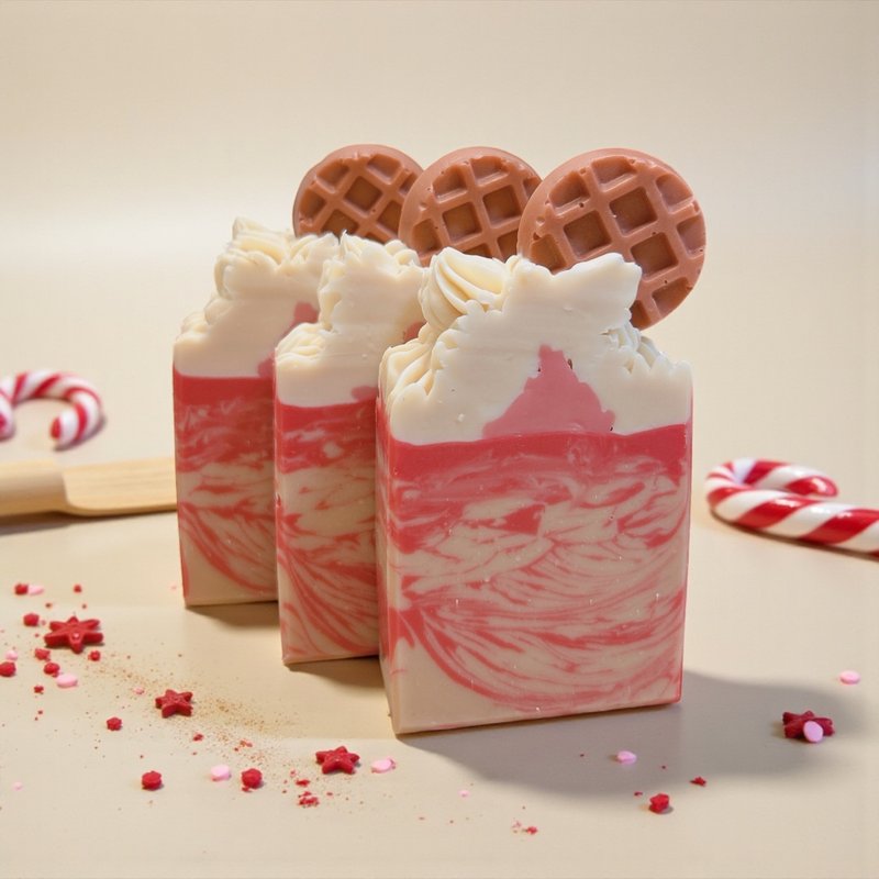Candy cane聖誕蛋糕皂—洗臉沐浴皂-聖誕節禮盒-交換禮物推薦-冬 - 肥皂/手工皂 - 其他材質 紅色