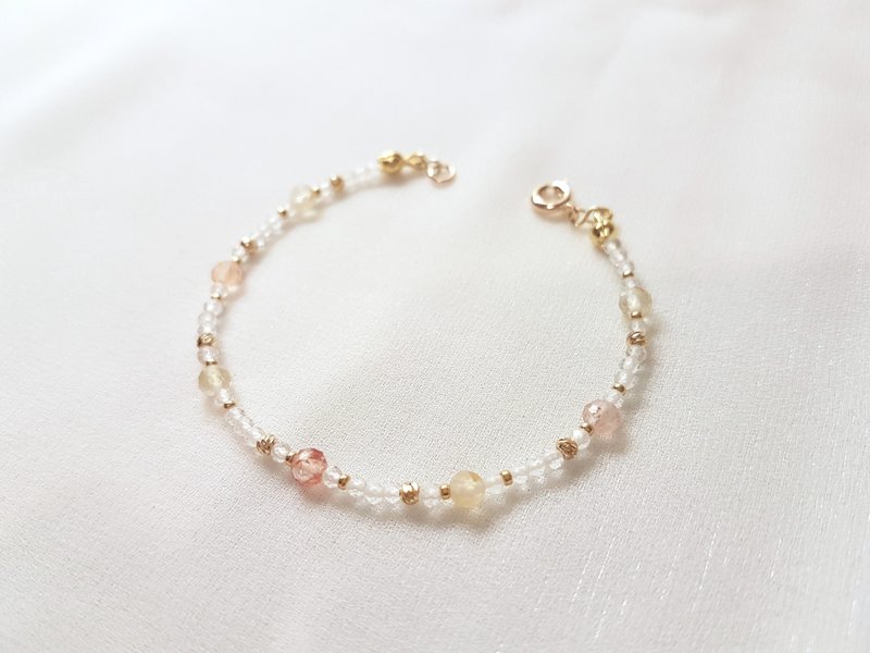 Nectar‧ Red Gum Flower Citrine White Crystal Beaded Bracelet - สร้อยข้อมือ - เครื่องเพชรพลอย หลากหลายสี