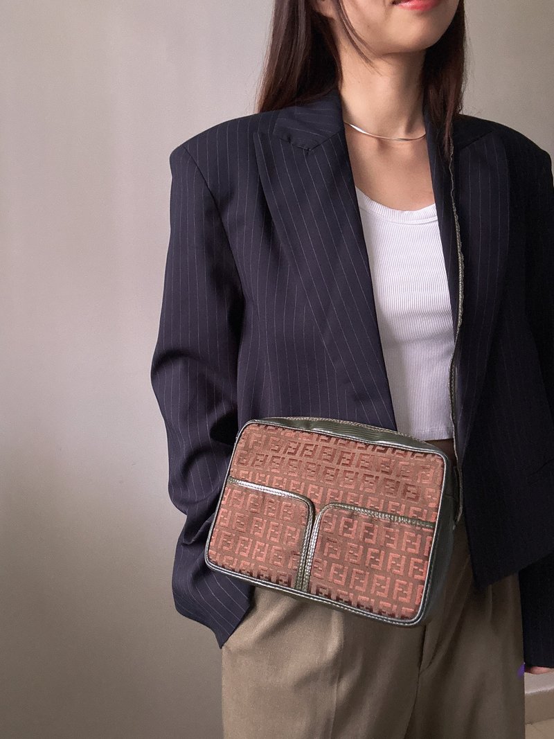 中古正規品 70年代 Fendi（フェンディ）FFロゴ モノグラム ショルダーバッグ オリーブグリーン 本革 - ショルダーバッグ - 防水素材 グリーン