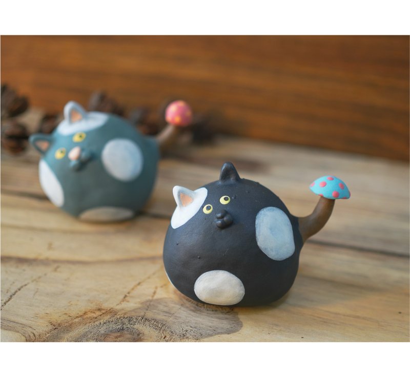 蘑菇貓 Mushroom 陶偶 戒台 - 擺飾/家飾品 - 陶 黑色